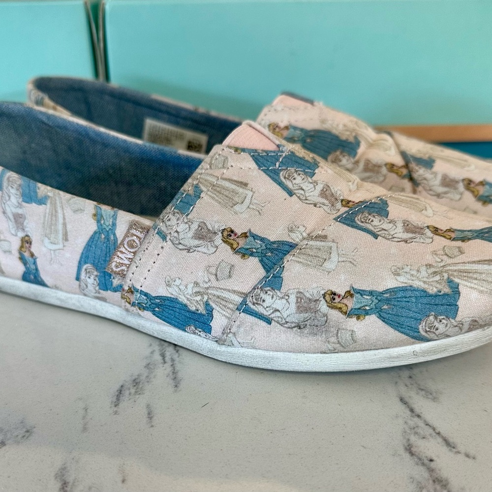 DisneyxTOMS Sleeping Beauty Sz 6.5W